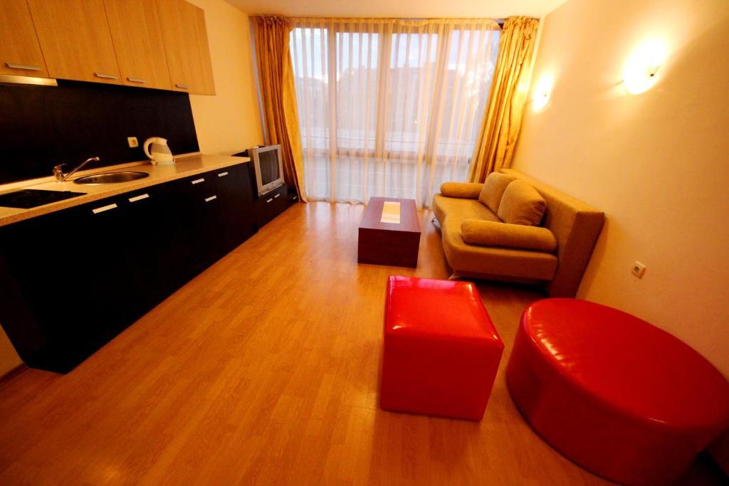 Eden - Menada Apartments Sunny Beach Room photo